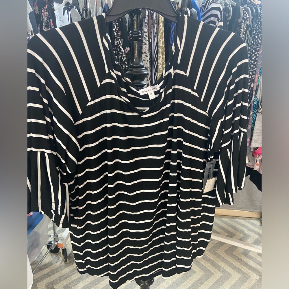 Roommates 3x nwt shirt Woman’s